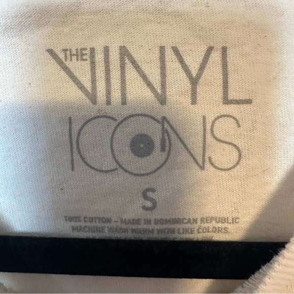 Def Leppard the vinyl icons graphic tee shirt. - Picture 4 of 4